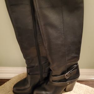 Gorgeous black knee high Seychelles leather boots. B